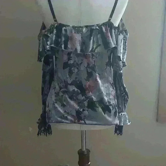 🍁Cold Shoulder Blouse. #0900B - Picture 3 of 11